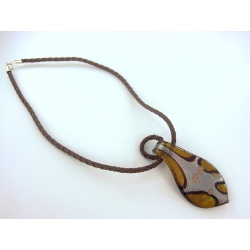 Collier cuir marron pendentif feuille pâte de verre 1g 44 cm